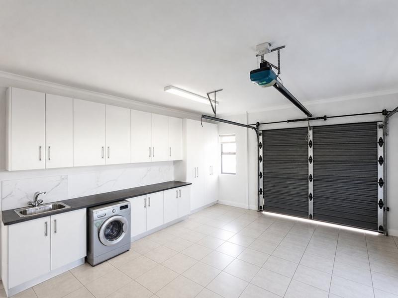 6 Bedroom Property for Sale in Pearl Bay Western Cape